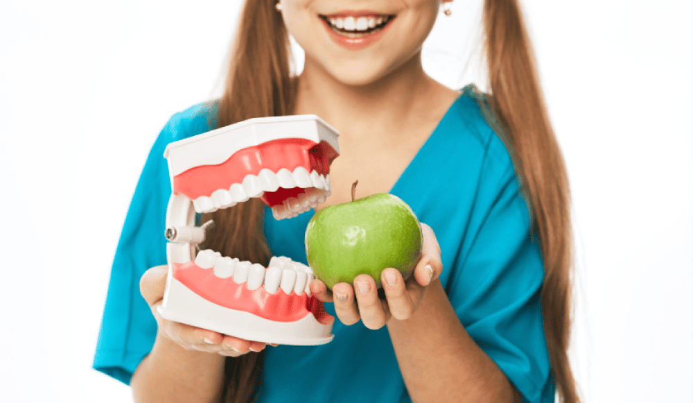You are currently viewing How Diet Affects Your Teeth: Foods That Help and Harm Oral Health