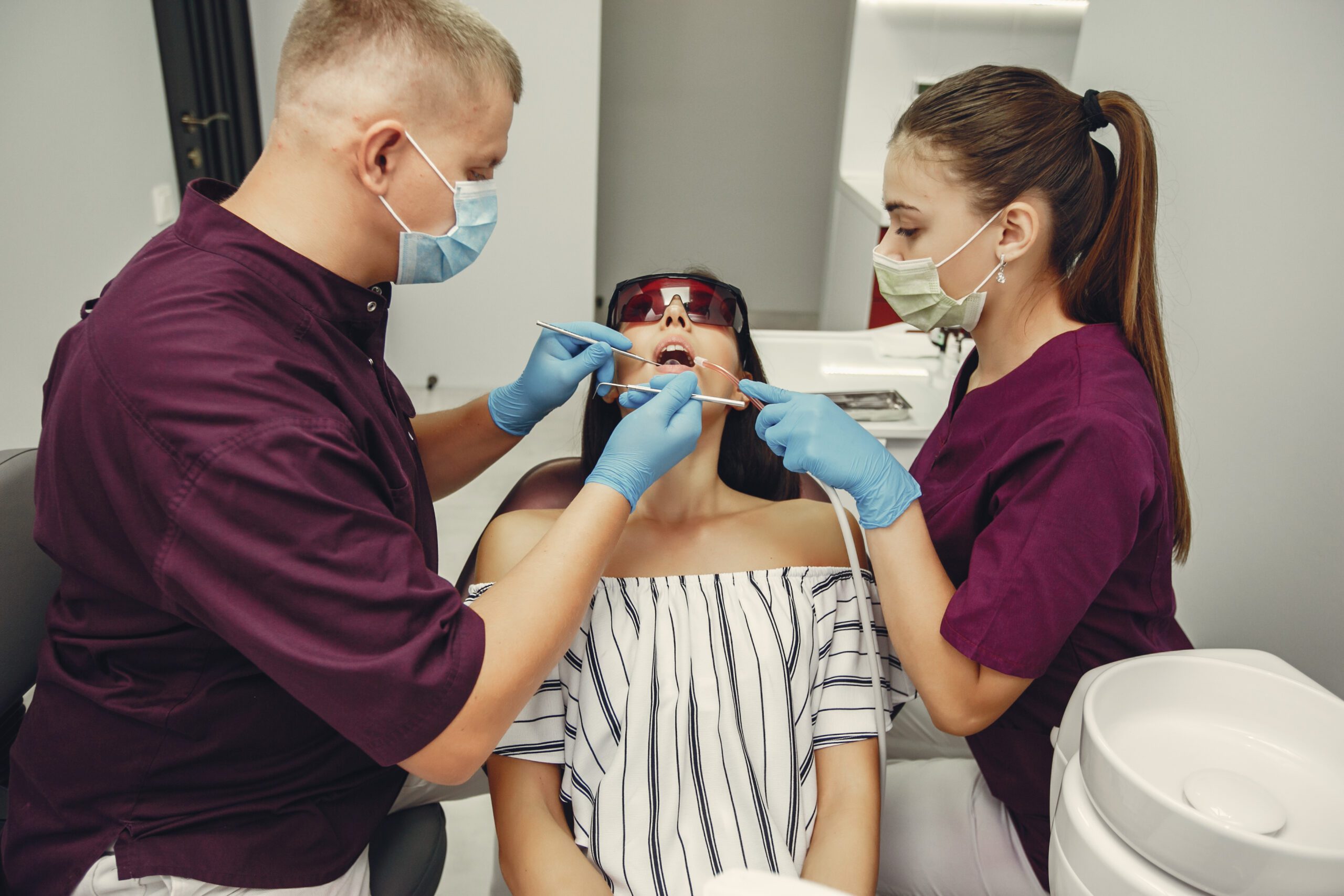 You are currently viewing Tooth Filling vs. Root Canal: How Dentists Decide the Right Treatment